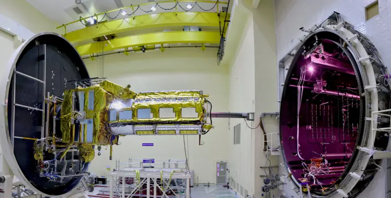 भारत-अमेरिका द्वारा लॉन्च किया गया निसार सैटेलाइट, पृथ्वी की निगरानी के लिए अंतरिक्ष में स्थापित किया गया डुअल राडार सैटेलाइट।