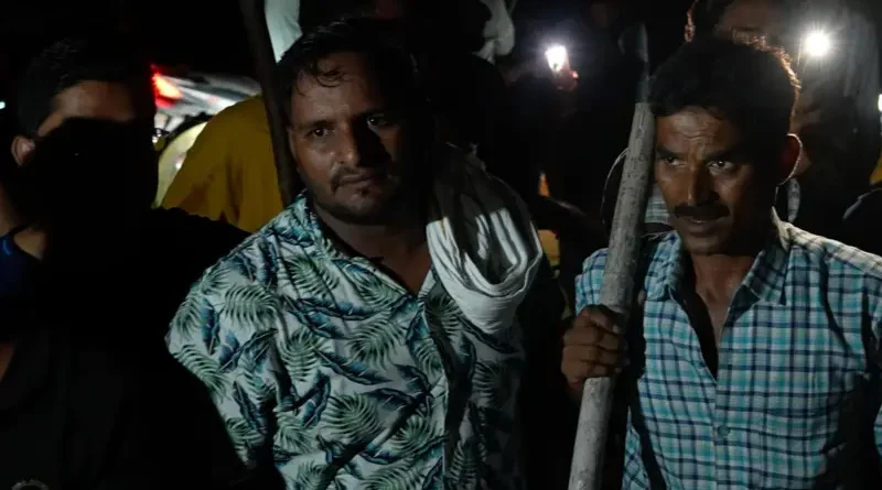 "पश्चिमी उत्तर प्रदेश के गाँवों में रात में उड़ते ड्रोन और गश्त करते ग्रामीण, लाठी-डंडों के साथ पहरेदारी करते लोग"