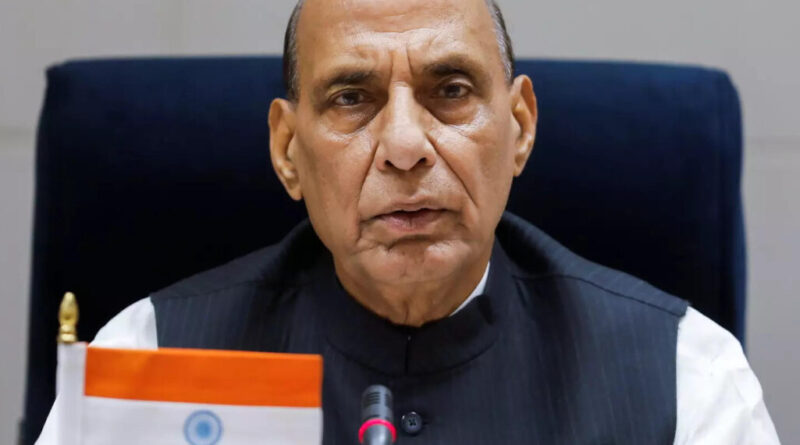 राजनाथ सिंह लोकसभा में ऑपरेशन सिंदूर पर बयान देते हुए, पीछे भारतीय संसद की पृष्ठभूमि