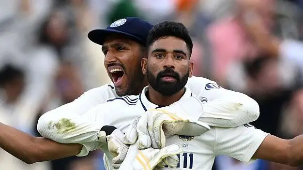 मोहम्मद सिराज ओवल टेस्ट 2025 में इंग्लिश बल्लेबाज़ का स्टंप उखाड़ते हुए