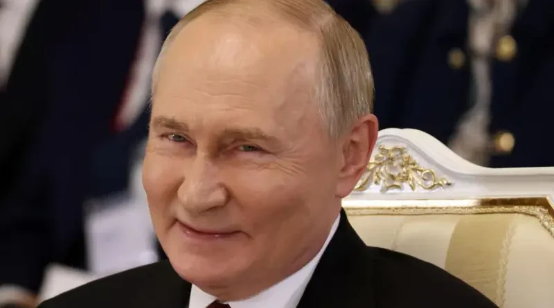 अलास्का में डोनाल्ड ट्रंप और व्लादिमीर पुतिन की मुलाक़ात, भारत पर बढ़ते अमेरिकी टैरिफ़ का असर