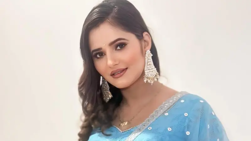 पवन सिंह ने लखनऊ इवेंट में अंजलि राघव से माफी मांगी, मंच पर टच करने का विवाद