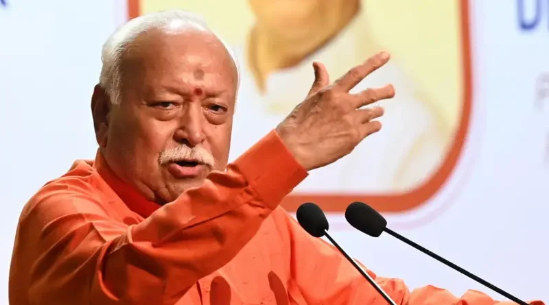 मोहन भागवत आरएसएस 100वीं वर्षगांठ कार्यक्रम में भाषण देते हुए – इस्लाम, बीजेपी और जनसंख्या नीति पर विचार रखते हुए।